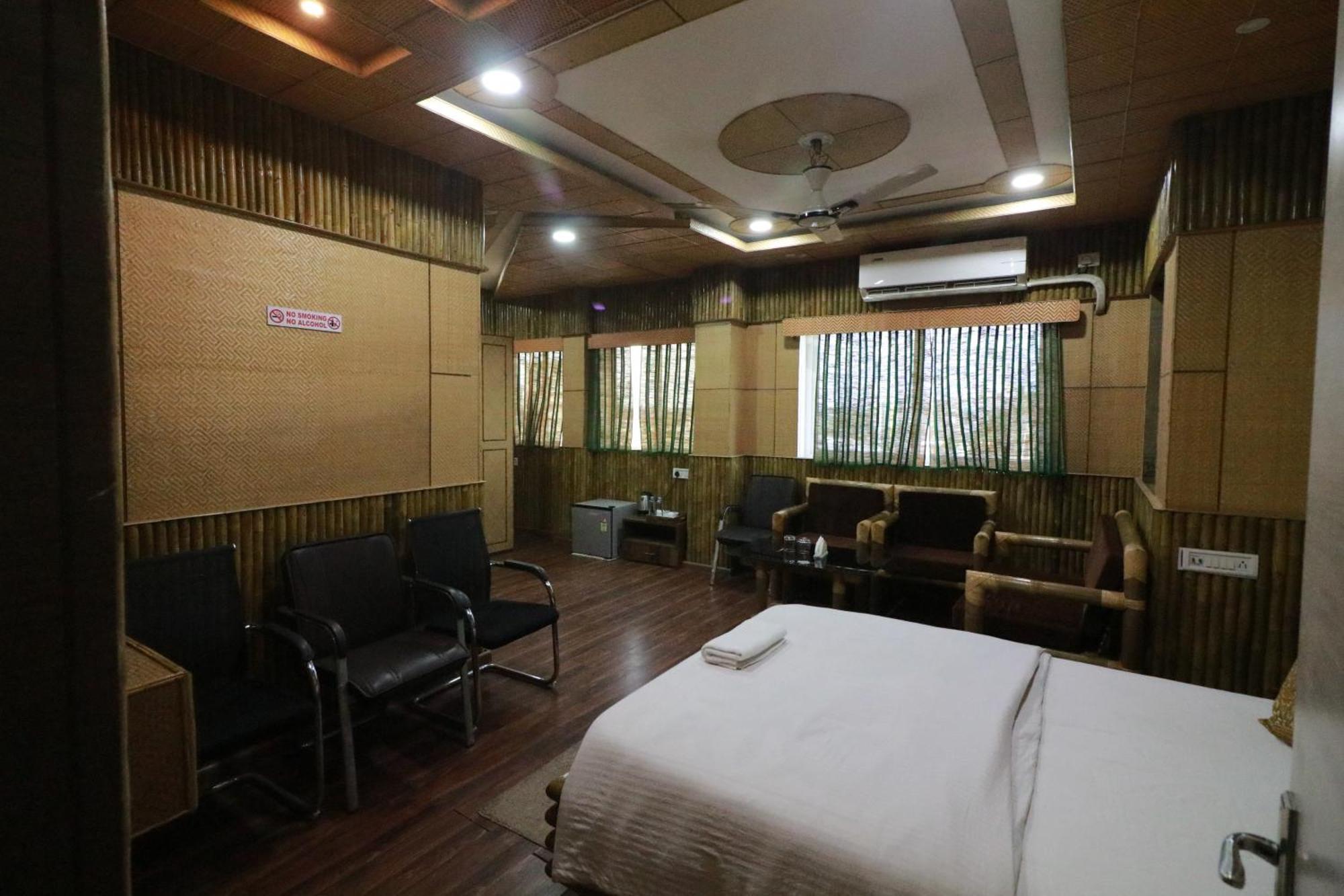 Hotel Himalaya Agartala Luaran gambar