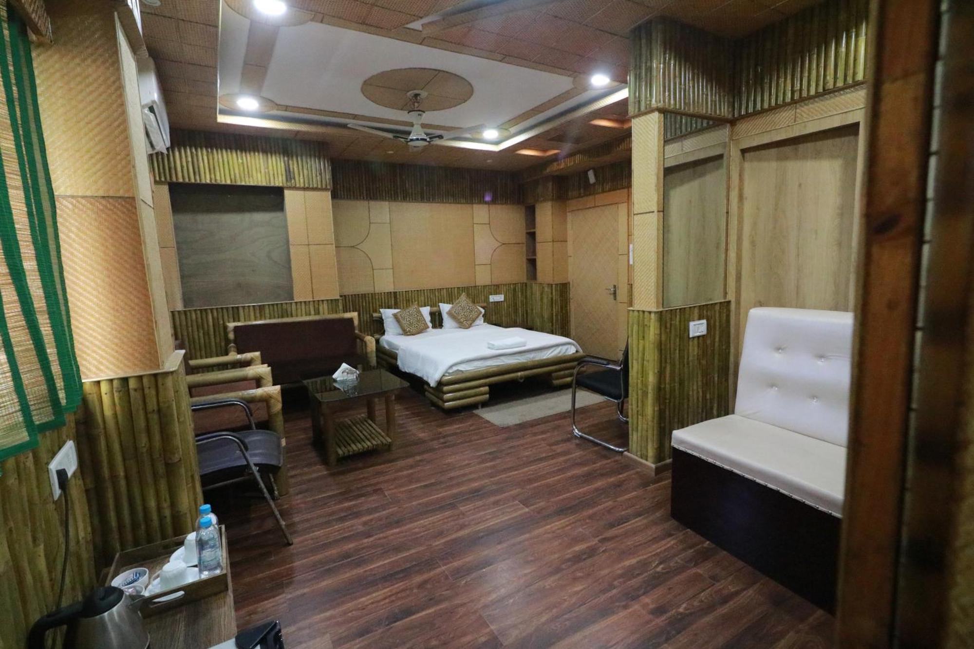 Hotel Himalaya Agartala Luaran gambar