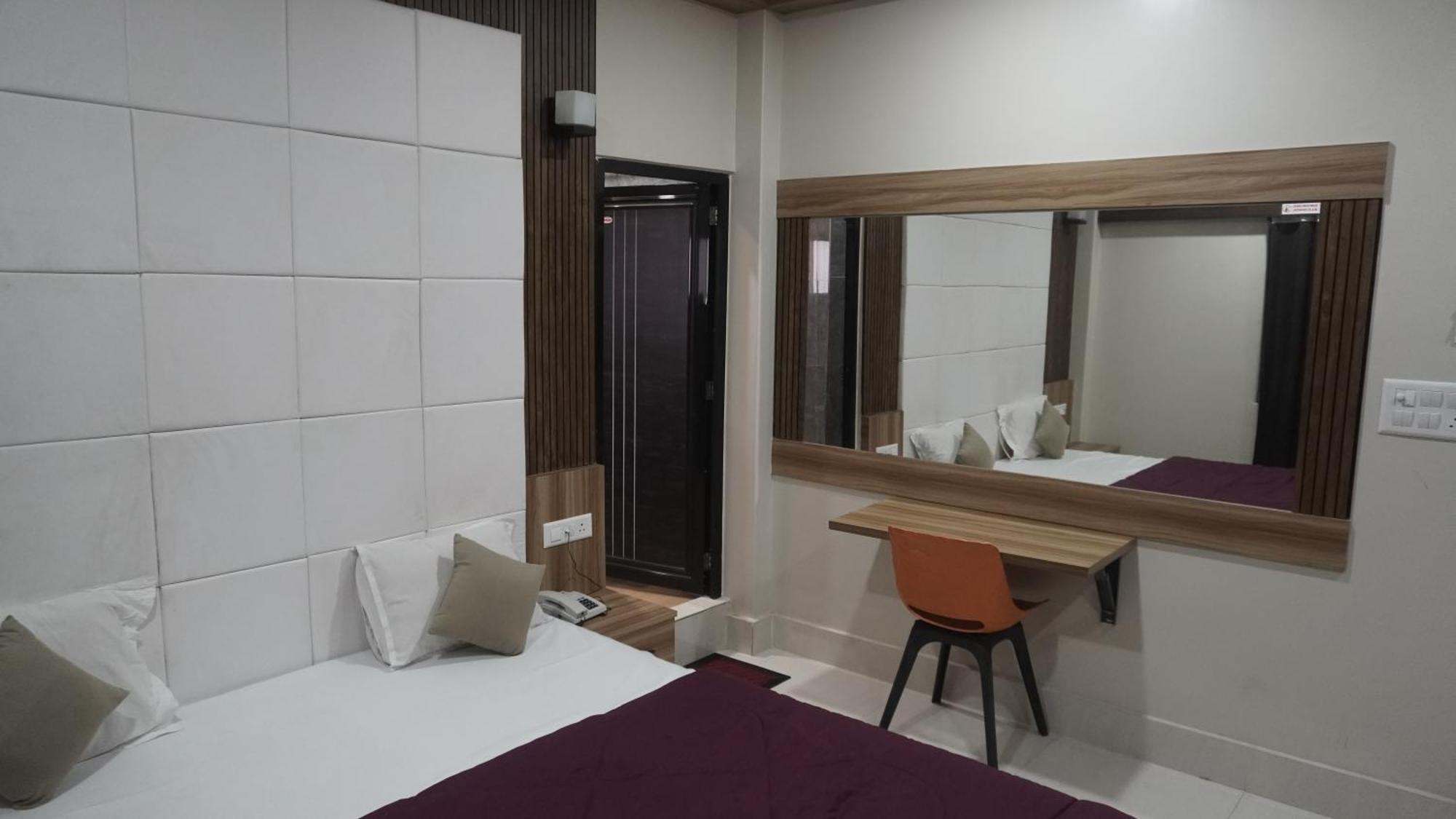 Hotel Himalaya Agartala Luaran gambar