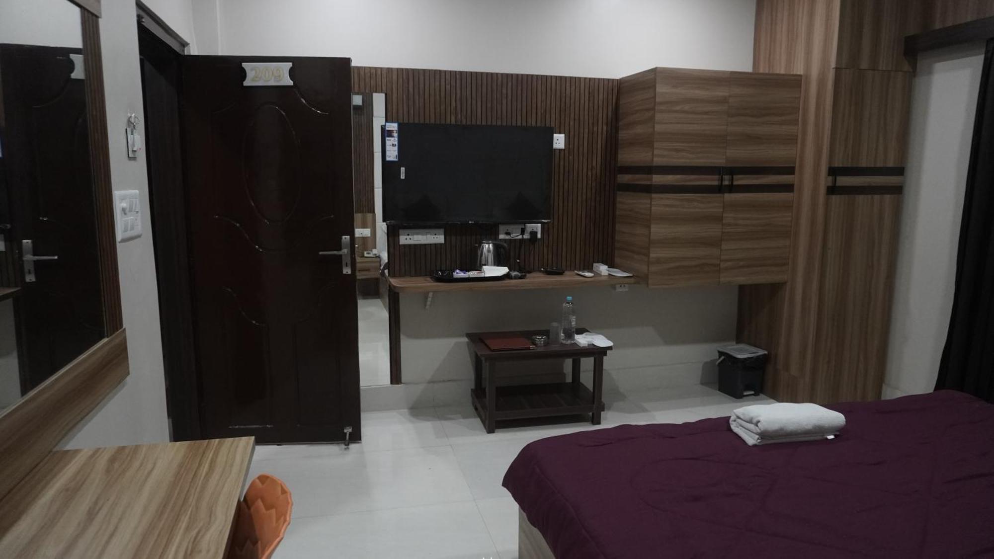 Hotel Himalaya Agartala Luaran gambar