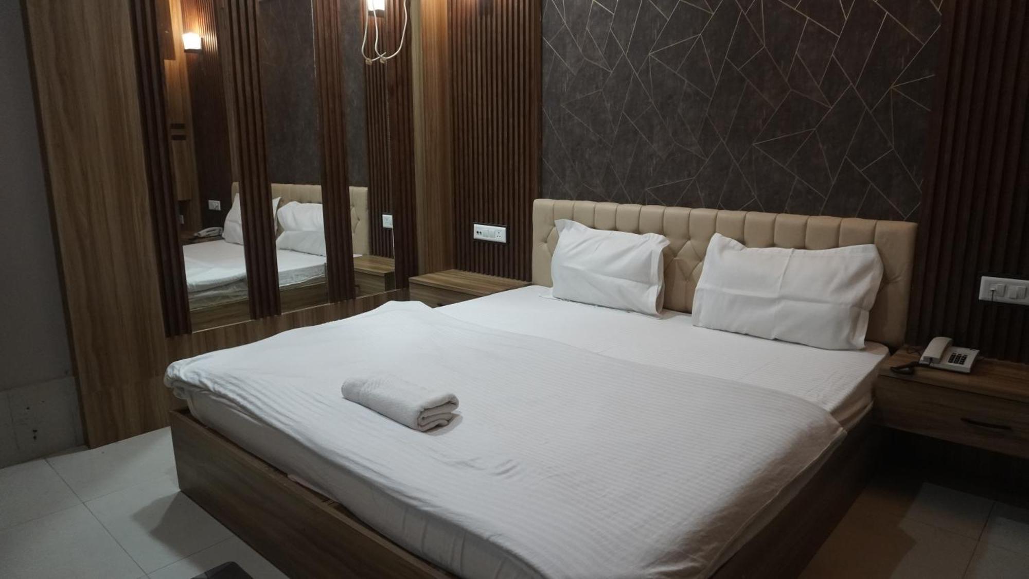 Hotel Himalaya Agartala Luaran gambar