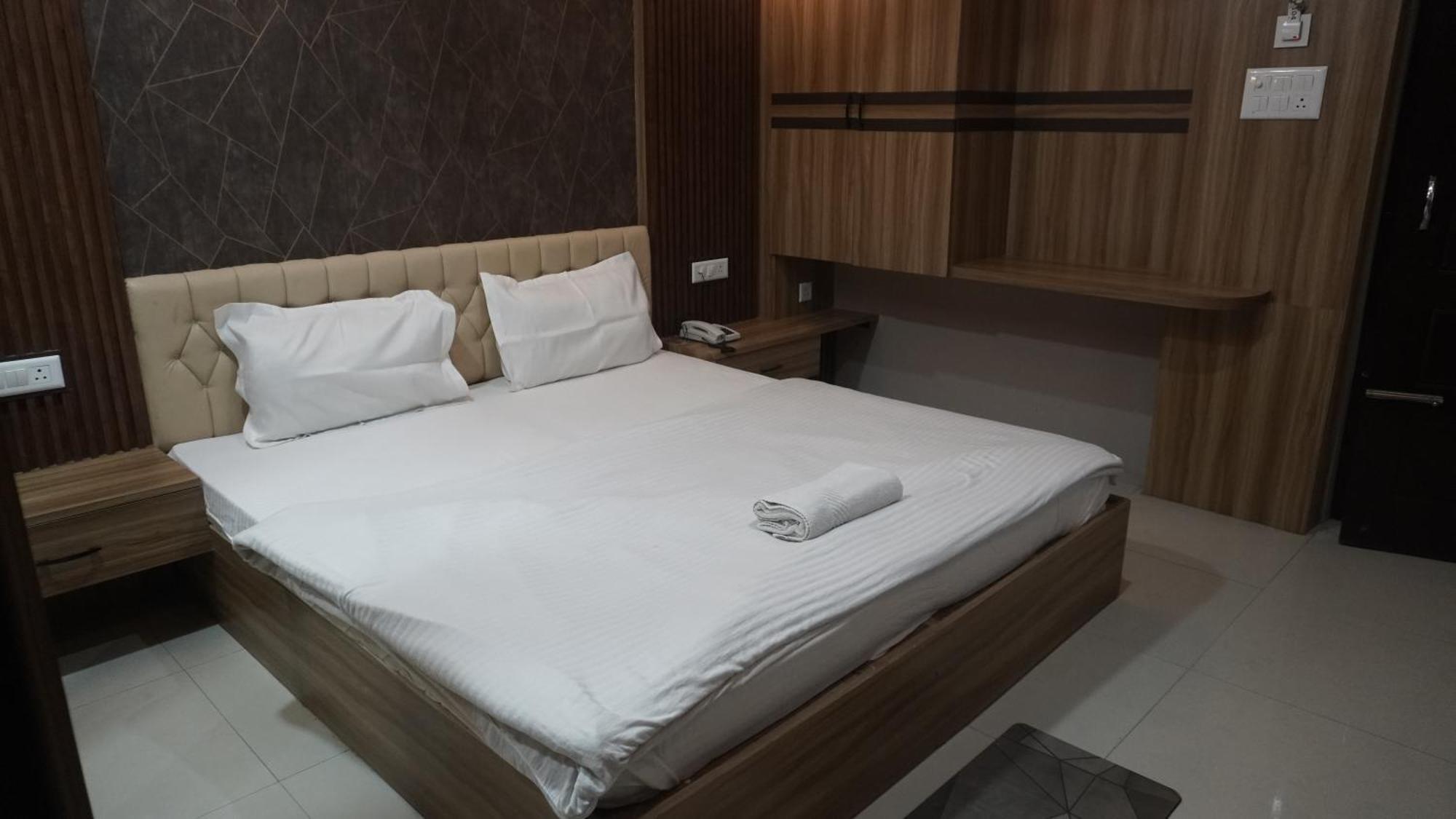 Hotel Himalaya Agartala Luaran gambar